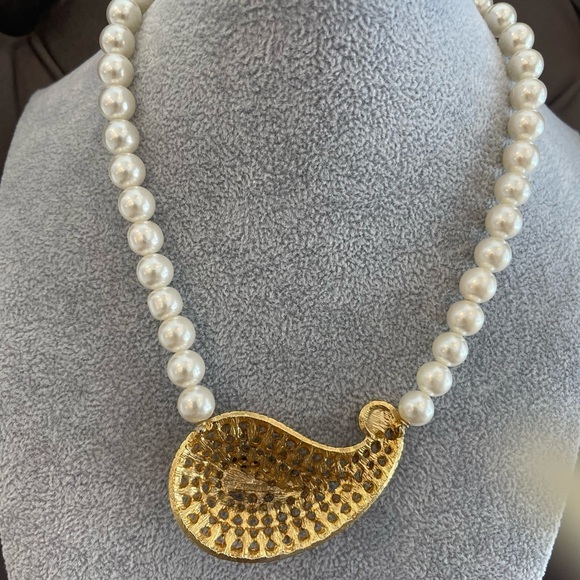 Vintage Signed Craft Pearl Necklace with Rhinestone Paisley Statement Pendent - Picture 3 of 4